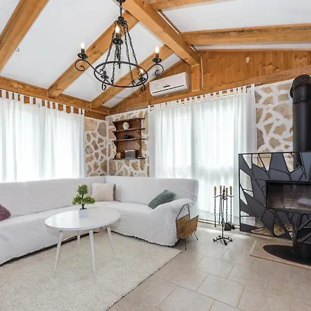 One-bedroom In Danilo Дом отдыха *