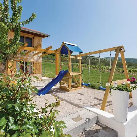 One-bedroom In Danilo 度假居