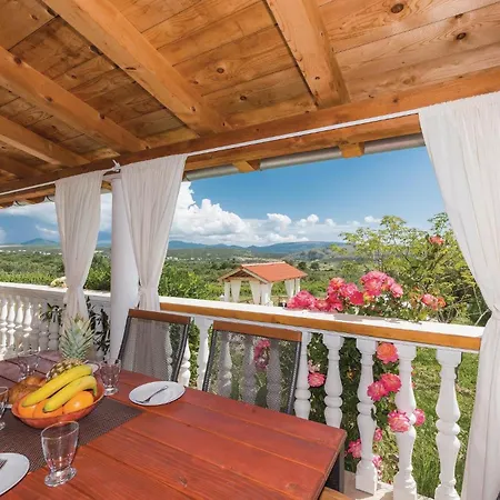 One-bedroom In Danilo Дом отдыха