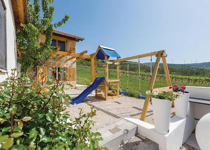 One-bedroom In Danilo בית נופש