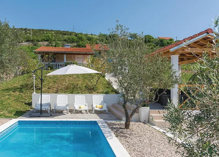 One-bedroom In Danilo בית נופש