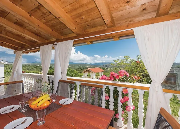 One-bedroom In Danilo Nyaraló